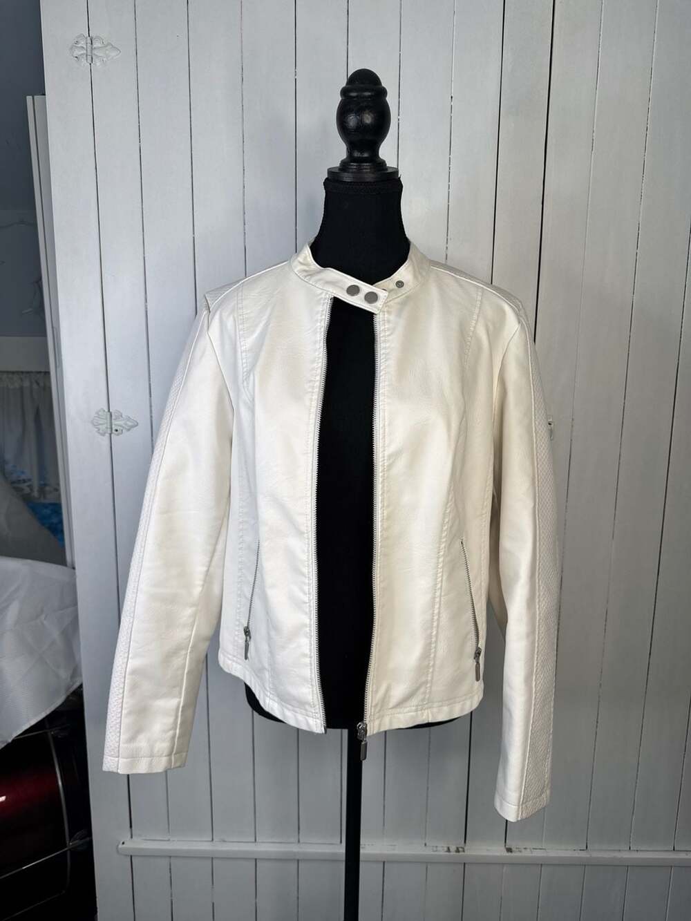 Baccini White Faux leather Motto Jacket Lined Size PS Full Zip+zip Pockets new